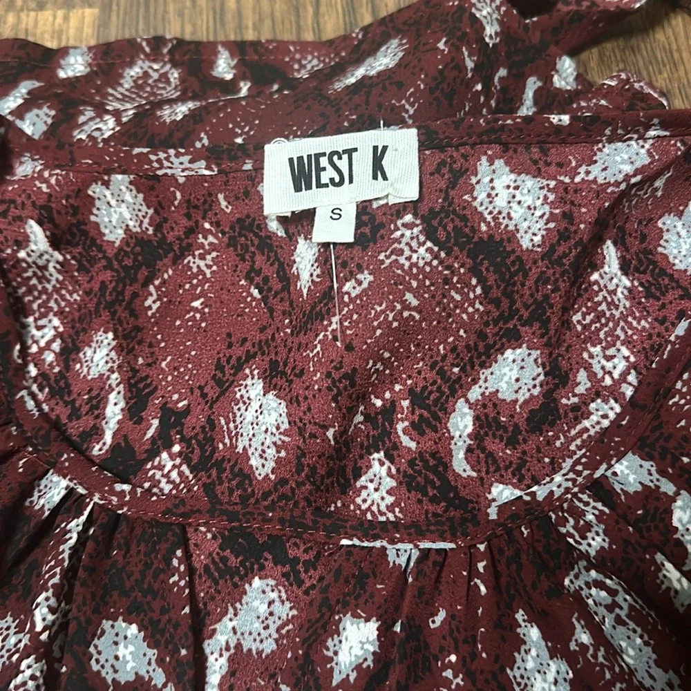 NWOT WEST KEI‎ printed blouse - wine/burgundy
